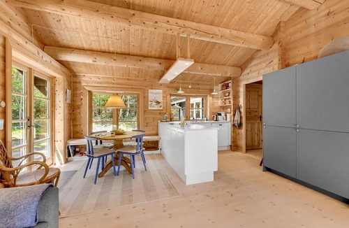 Fjand Badeby House | Cozy home in Ulfborg with kitchen