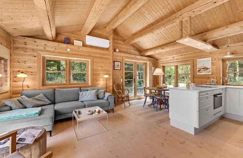 Fjand Badeby House | Cozy home in Ulfborg with kitchen