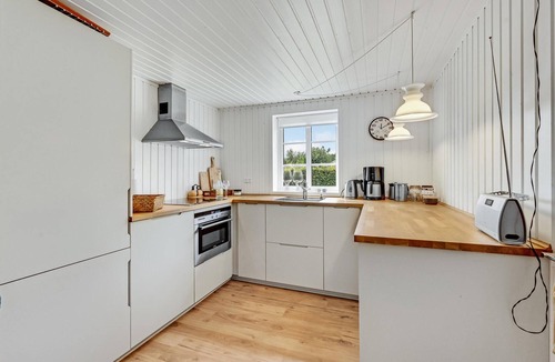 Sønder Nissum House | Cozy home in Ulfborg with kitchen