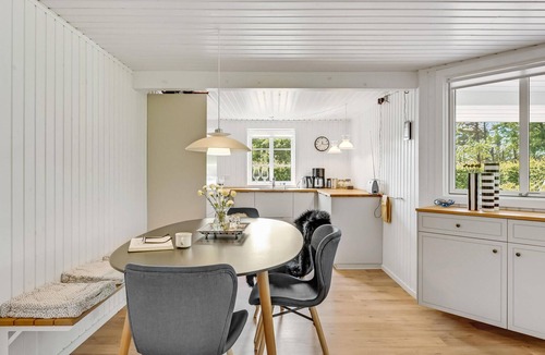 Sønder Nissum House | Cozy home in Ulfborg with kitchen