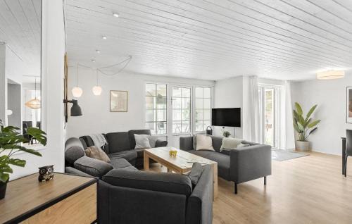 Bøtø By House | Cozy Home In Væggerløse With Sauna