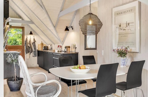 Bøtø By House | Cozy home in Væggerløse with WiFi