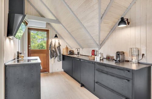 Bøtø By House | Cozy home in Væggerløse with WiFi