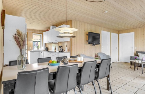Marielyst House | Cozy home in Væggerløse with WiFi