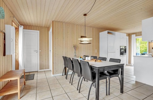 Marielyst House | Cozy home in Væggerløse with WiFi