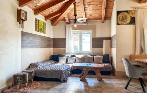 Vardica House | Cozy Home In Vardica With Sauna