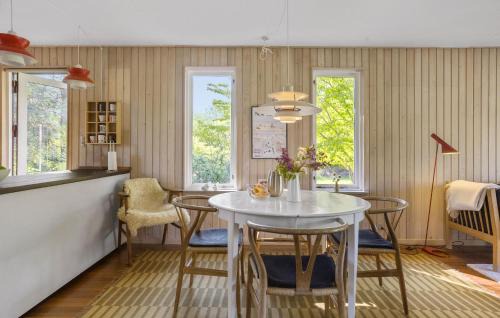 Holloselund House | Cozy Home In Vejby With Wifi