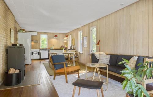 Holloselund House | Cozy Home In Vejby With Wifi