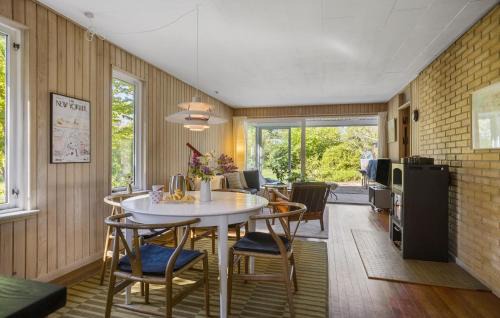 Holloselund House | Cozy Home In Vejby With Wifi