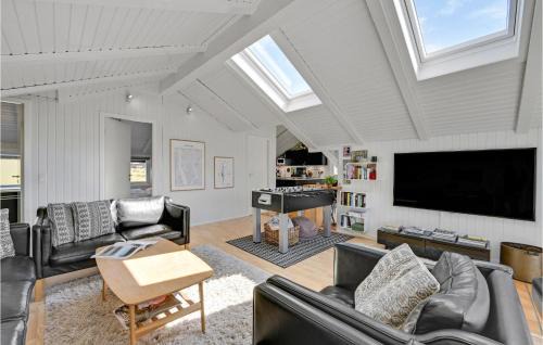 Vejers Strand House | Cozy Home In Vejers Strand With Outdoor Swimming Pool