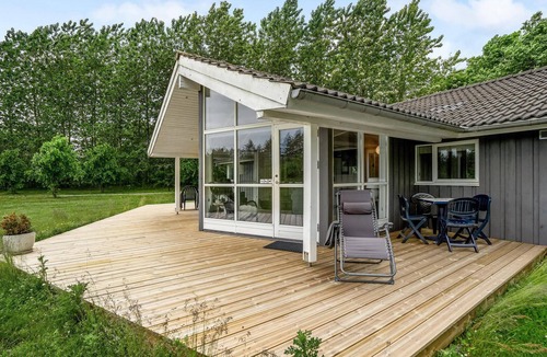 Vemb House | Cozy home in Vemb with sauna
