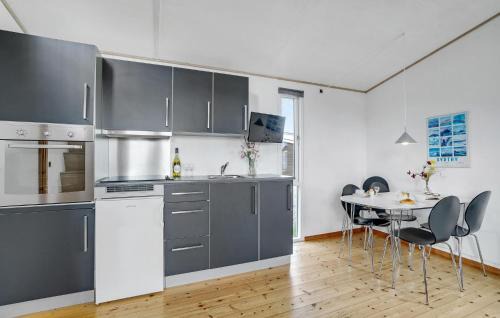 Agger House | Cozy Home In Vestervig With Kitchen