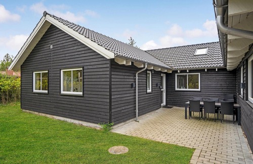 Hoensinge House | Cozy home in Vig with kitchen