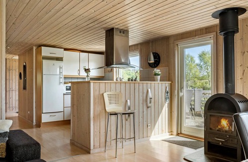 Vinderup House | Cozy home in Vinderup with kitchen