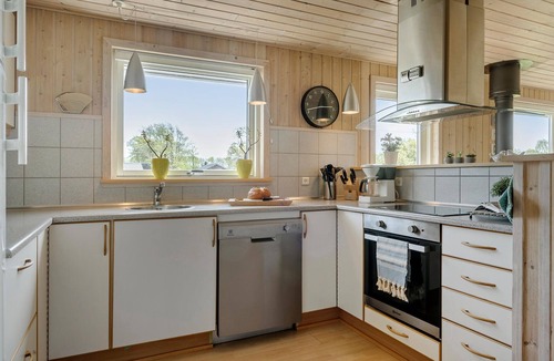 Vinderup House | Cozy home in Vinderup with kitchen