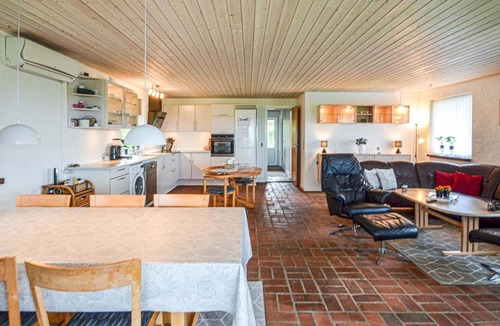 Vinderup House | Cozy home in Vinderup with WiFi