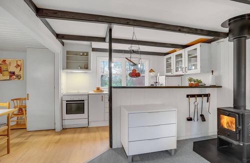 Vinderup House | Cozy home in Vinderup with kitchen