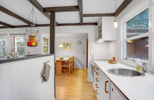 Vinderup House | Cozy home in Vinderup with kitchen