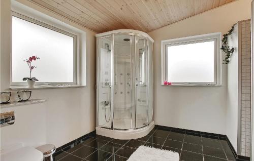 Vinderup House | Cozy Home In Vinderup With House Sea View