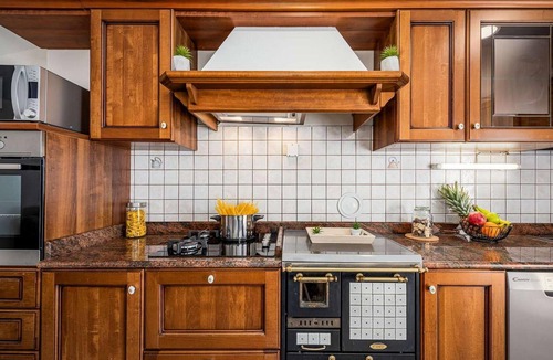 Visnjan House | Cozy home in Visnjan with sauna