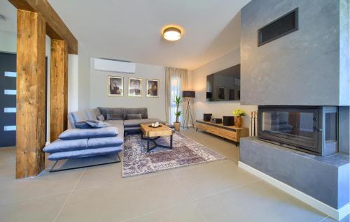 Vrh House | Cozy Home In Vrh With Sauna