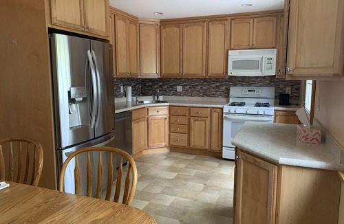 Geyser Crest House | Cozy home just mins away from Saratoga Race course and so much more!