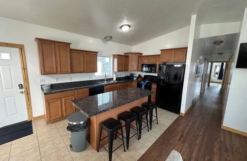 Garden City House | Cozy Home-Kid’s Playroom-Next to Park-Group Fun