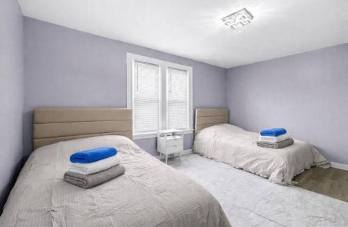 Downtown Niagara Falls House | Cozy Home Mins to Niagara Falls and Hospital