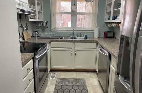 Durham House | Cozy home minutes from Duke University, Hospitals, Eno River and Downtown.