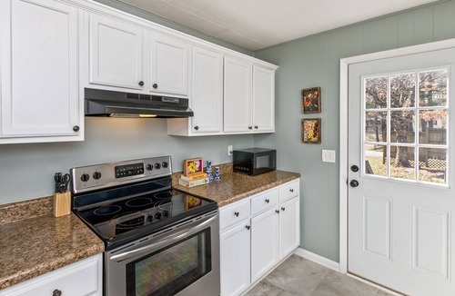 Arden House | Cozy Home Near Asheville Fire Pit Dog Friendly
