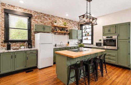 Phoenix Hill House | Cozy Home near Downtown - Close to Nulu - Sleeps 6