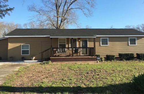 Perry House | Cozy Home- Near Perry Fair - Rigby's-Robins AFB