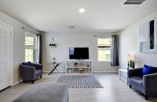 Converse House | Cozy home near Randolph AFB, BAMC, NE Methodist Hosp & Downtown SA.