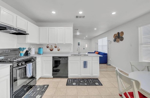 Austin House | Cozy Home Near Tesla COTA + Austin Airport