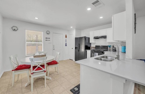 Austin House | Cozy Home Near Tesla COTA + Austin Airport