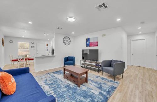 Austin House | Cozy Home Near Tesla COTA Austin Airport