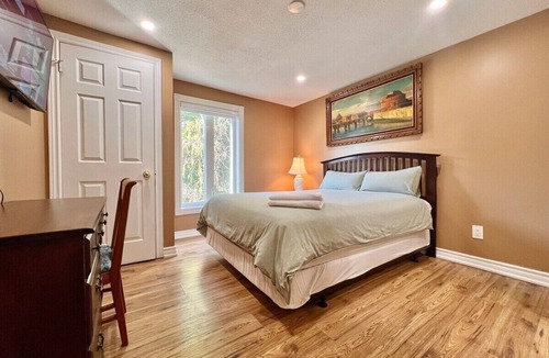 Richmond Hill House | Cozy Home Near Transit & Hillcrest Mall with Free Parking