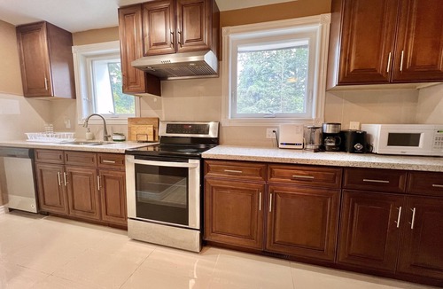 Richmond Hill House | Cozy Home Near Transit & Hillcrest Mall with Free Parking