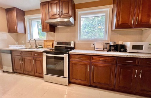 Richmond Hill House | Cozy Home Near Transit & Hillcrest Mall with Free Parking