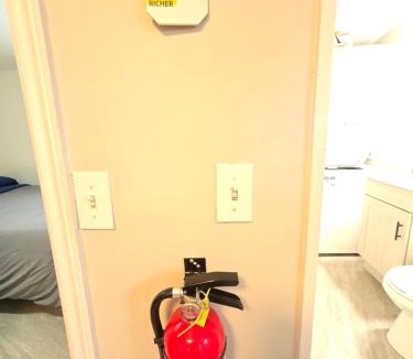 Rideau Heights Apartment | Cozy home on a quiet street minutes to DT Kingston