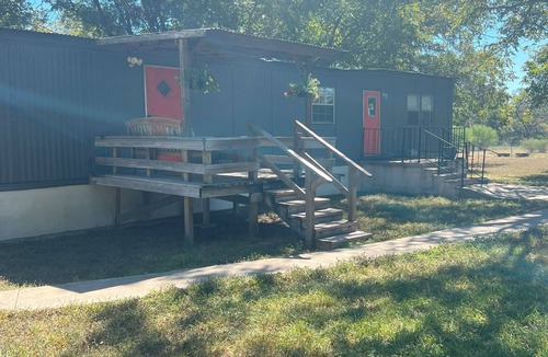 Seguin House | Cozy home on an animal filled wonderland in delightful Seguin with AC, WiFi