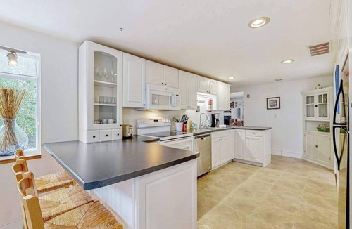 Centerville House | Cozy home on lake including local beach pass , hot tub, patio, W/D, & AC