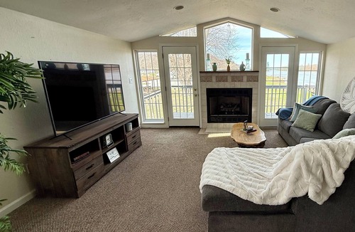 Hardin House | Cozy Home on the Illinois River