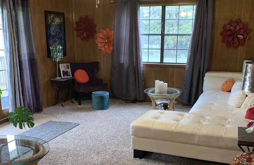 Pettit House | Cozy Home only 5 minutes from Lake Tenkiller!