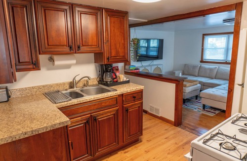 Monaca House | Cozy Home outside Pittsburgh