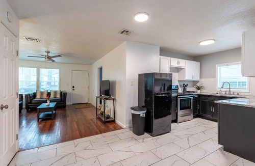 Turner Park House | Cozy Home Perfect for Groups!