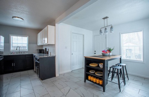 Turner Park House | Cozy Home Perfect for Groups!