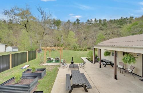 Cumbola Apartment | Cozy Home Retreat by the River