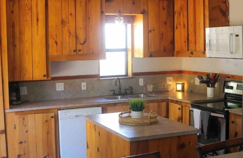 Ozark House | Cozy home right off the Pig Trail, in the Ozarks