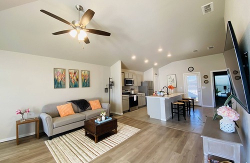 Lubbock House | Cozy home # Safe Neighborhood & Pet Friendly